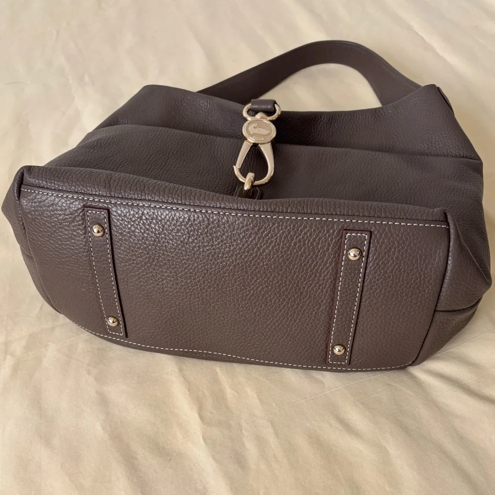 Dooney & Bourke chic hobo